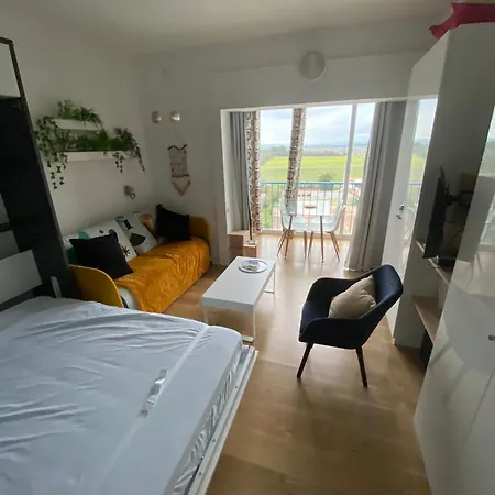 Avec Piscine Et Vue Montagne דירה