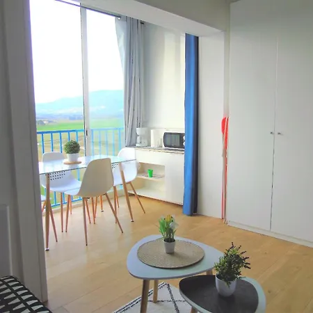 Apartment Avec Piscine Et Vue Montagne Roses